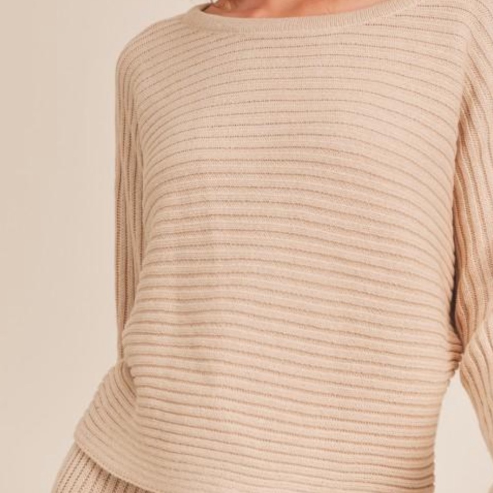 Anthropologie Women Tan Long
Sleeve Drop Shoulder Scoop Neck
Knit Sweater